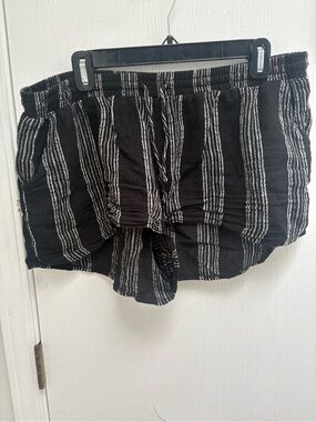 Universal Thread Black and White Striped High-Waist Shorts